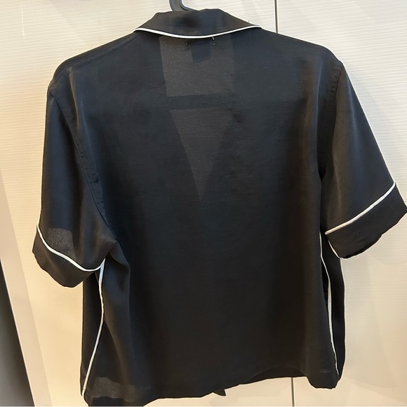 Black silky shirt - Picture 3 of 3